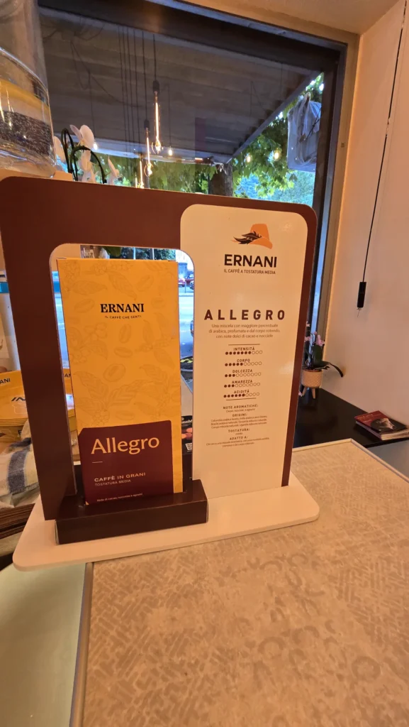 Espositore del Caffè Ernani miscela Allegro al bancone