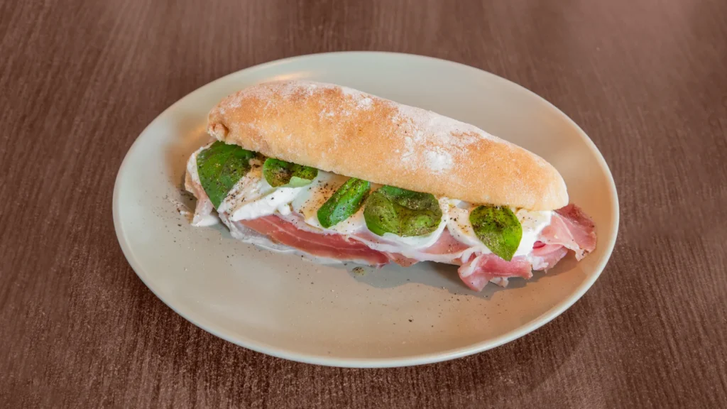 Panino Italiano con prosciutto crudo di Parma DOP e mozzarella di bufala DOP