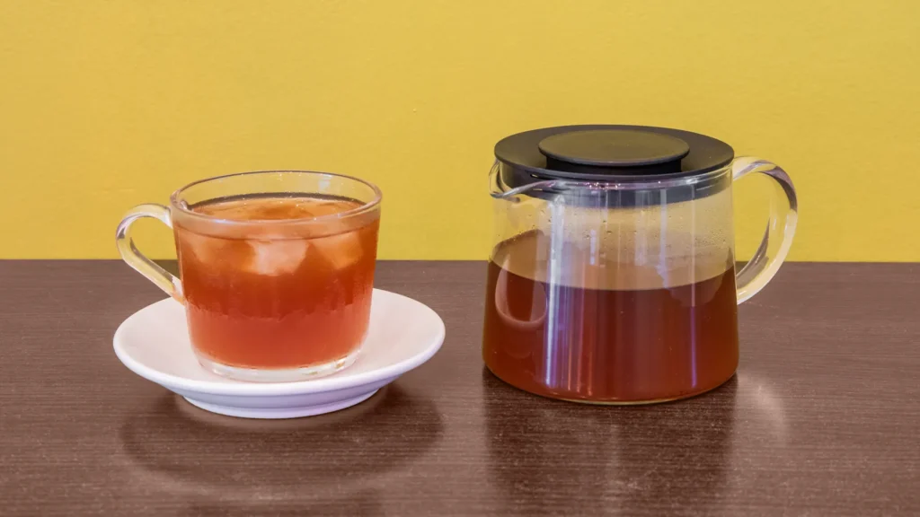 Tè in foglia infuso a freddo (tea cold brew)